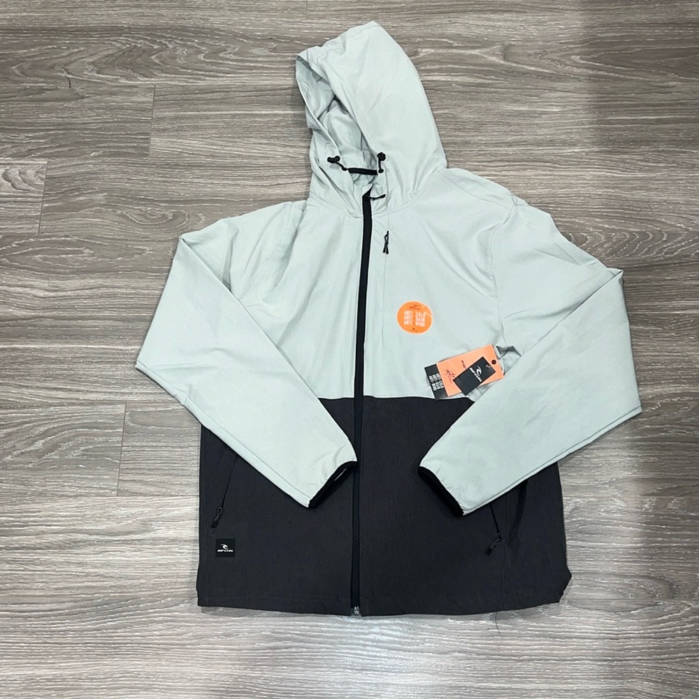 Rip Curl anti series windbreaker. Size L. NWT